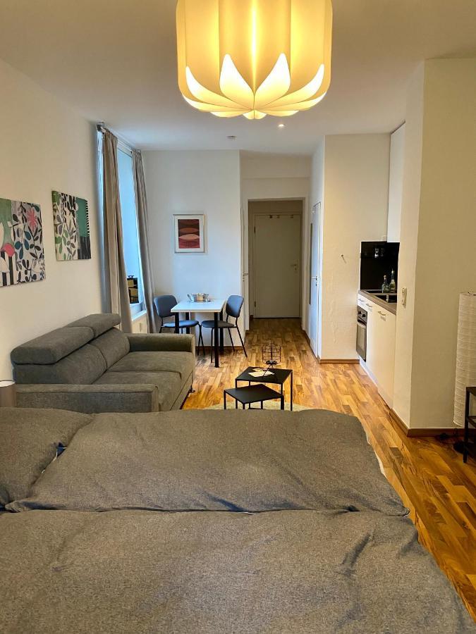 Zentrale Ferienwohnung Mit Balkon In Aachen Aarchen Exterior foto